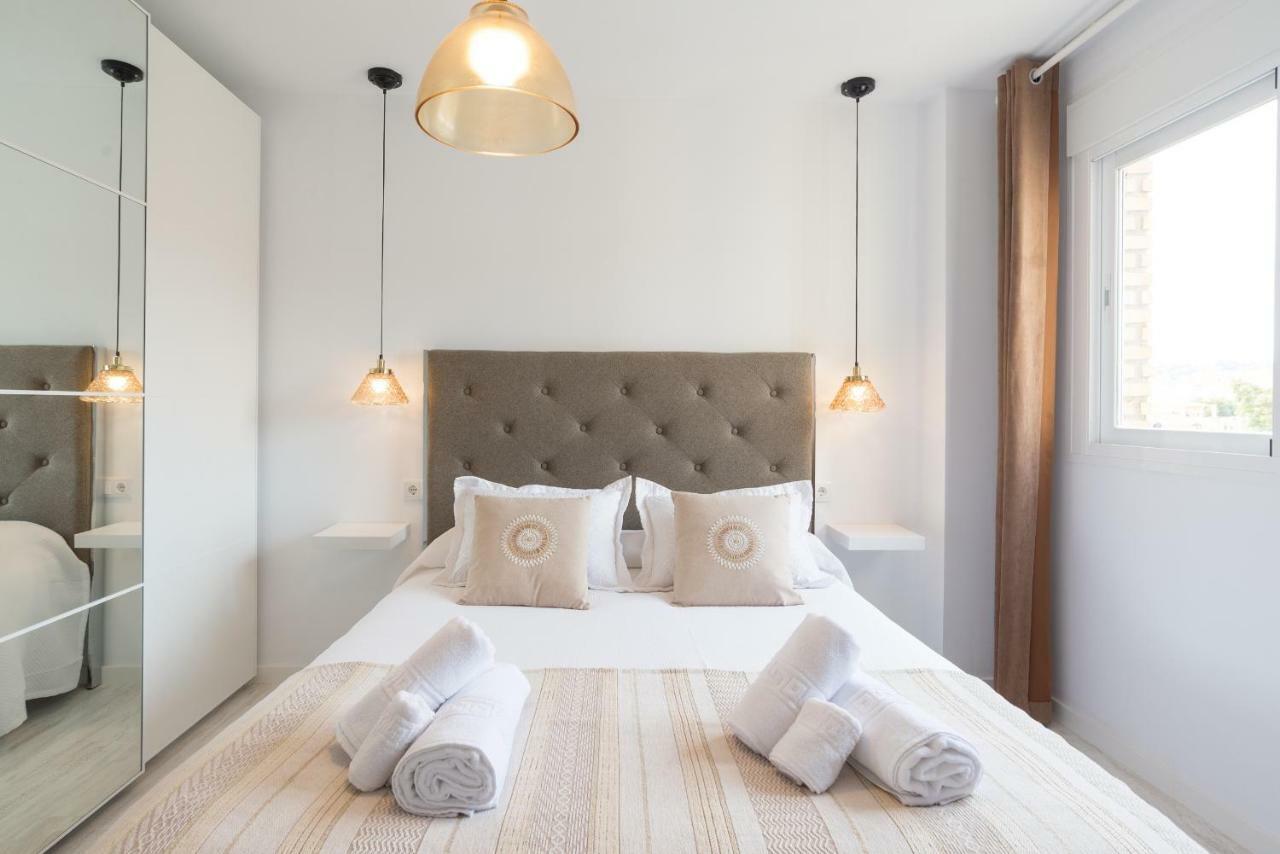 Stunning Spacious City Apartment With Free Parking Малага Екстер'єр фото