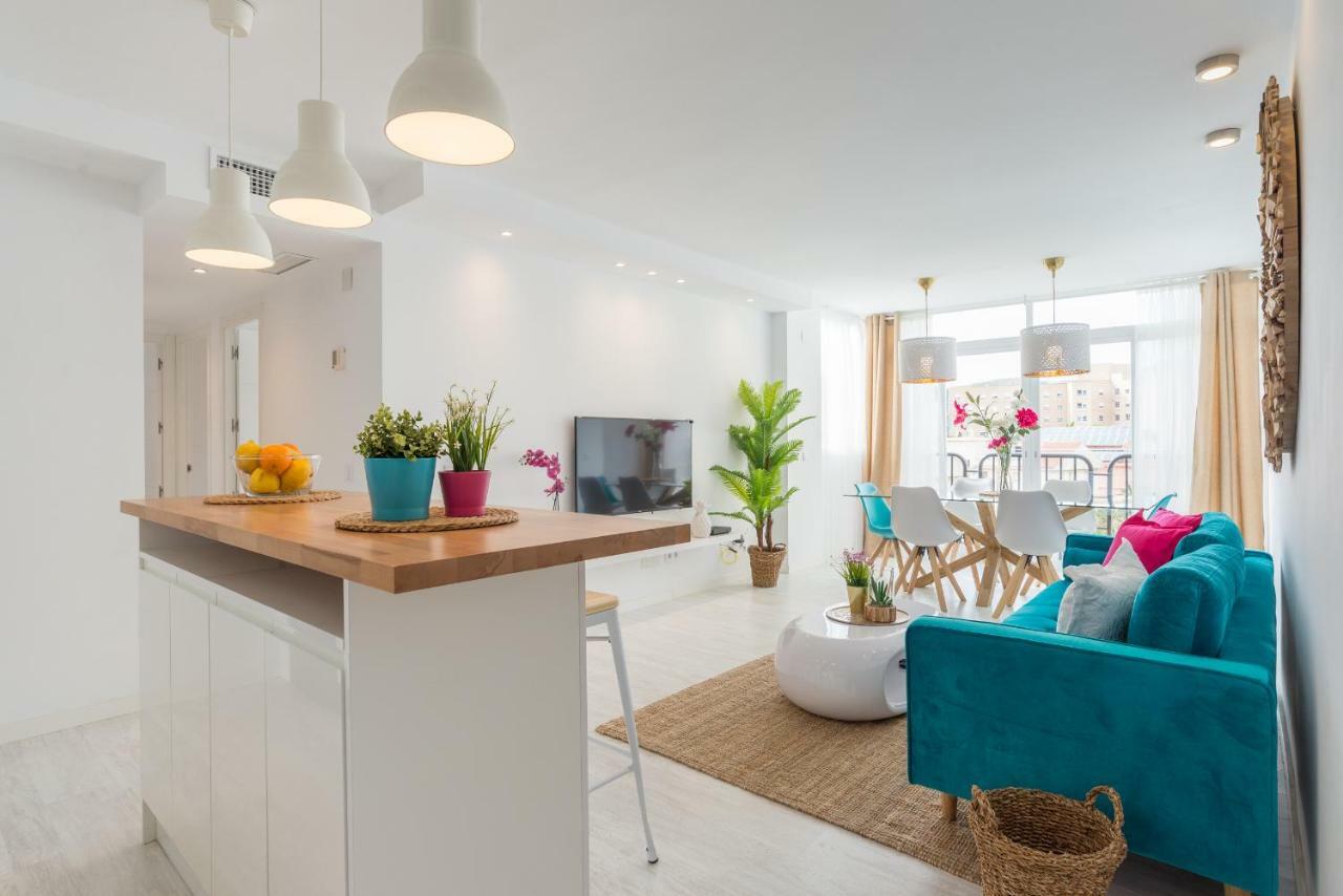 Stunning Spacious City Apartment With Free Parking Малага Екстер'єр фото
