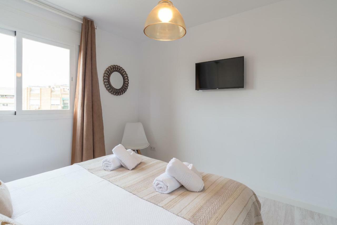 Stunning Spacious City Apartment With Free Parking Малага Екстер'єр фото