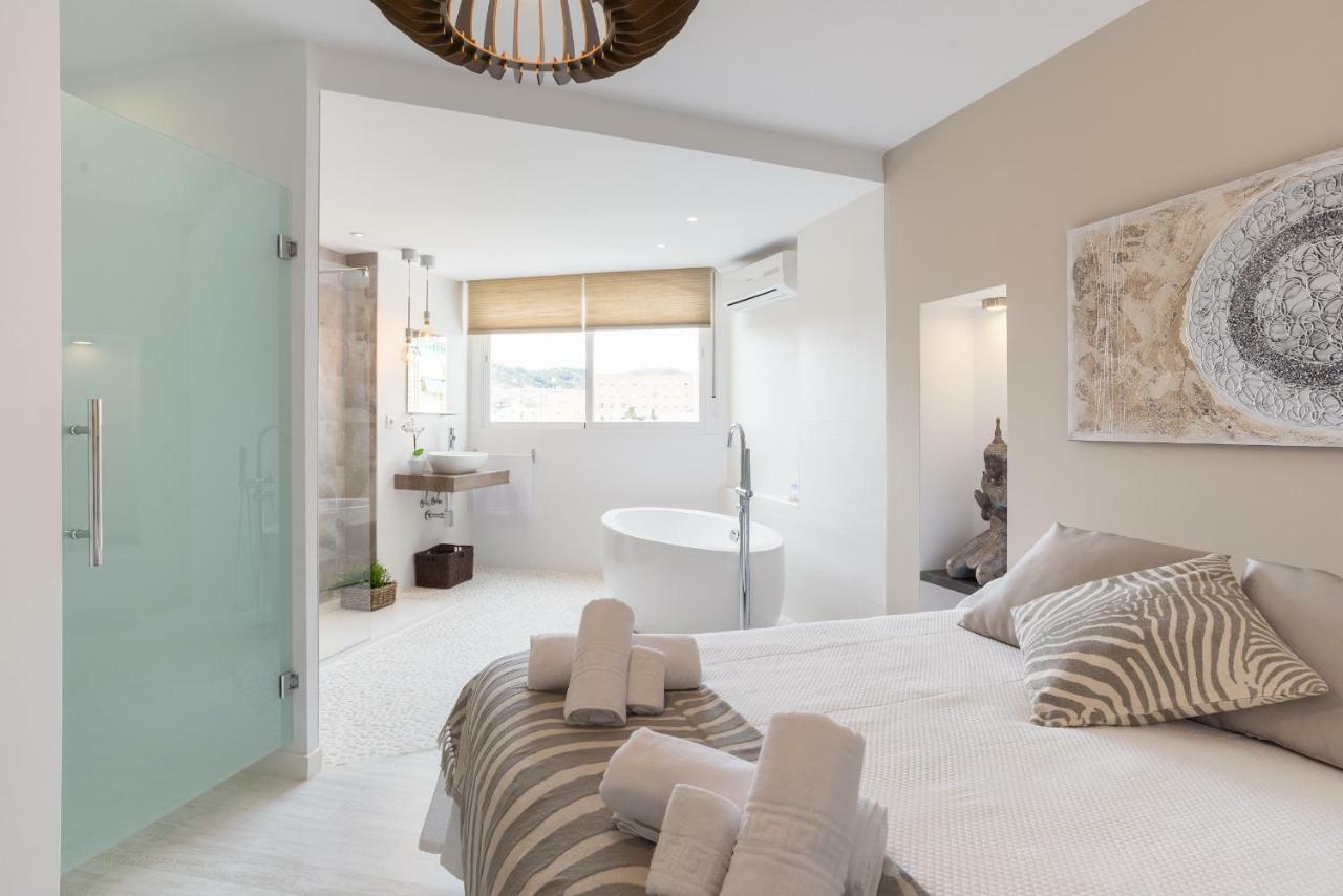 Stunning Spacious City Apartment With Free Parking Малага Екстер'єр фото