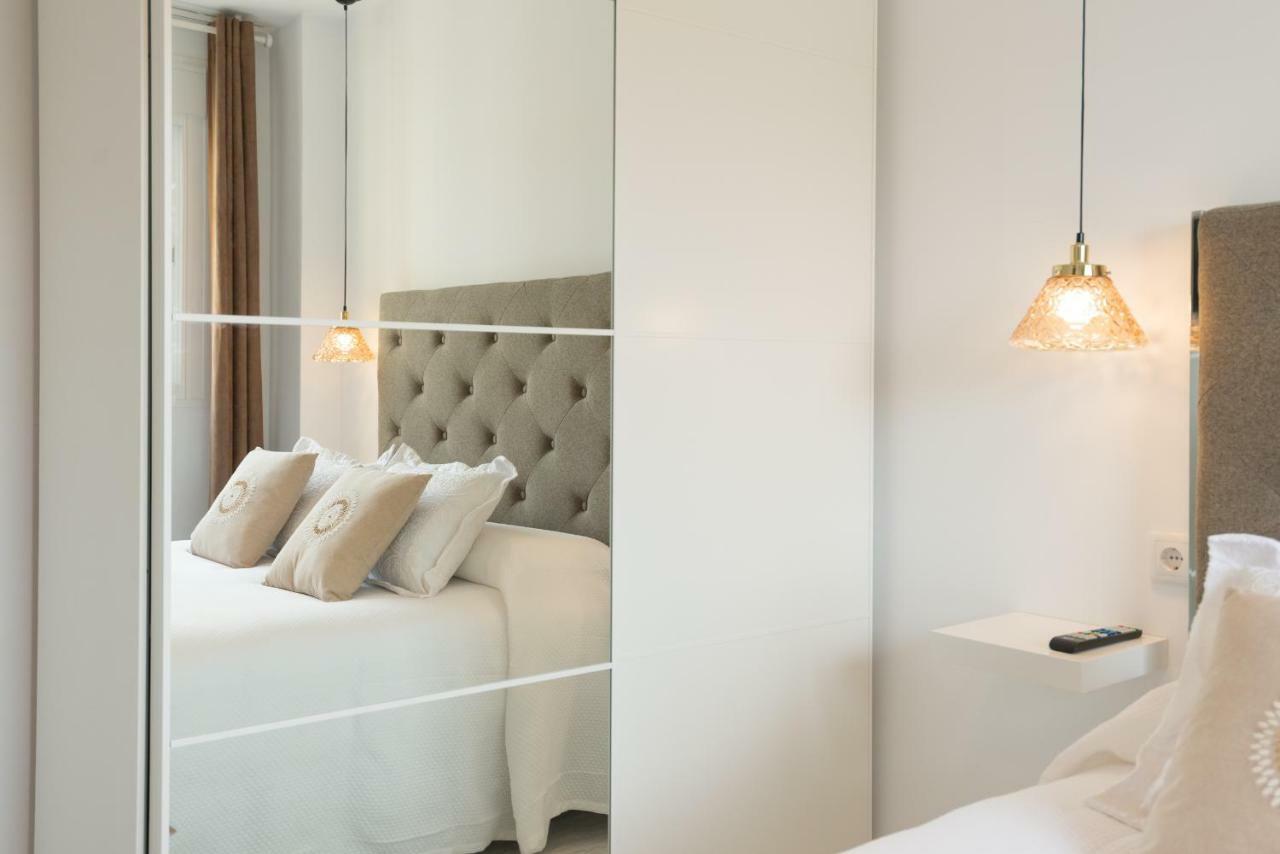 Stunning Spacious City Apartment With Free Parking Малага Екстер'єр фото