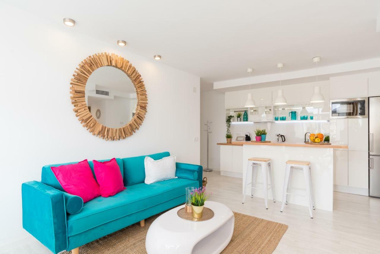 Stunning Spacious City Apartment With Free Parking Малага Екстер'єр фото