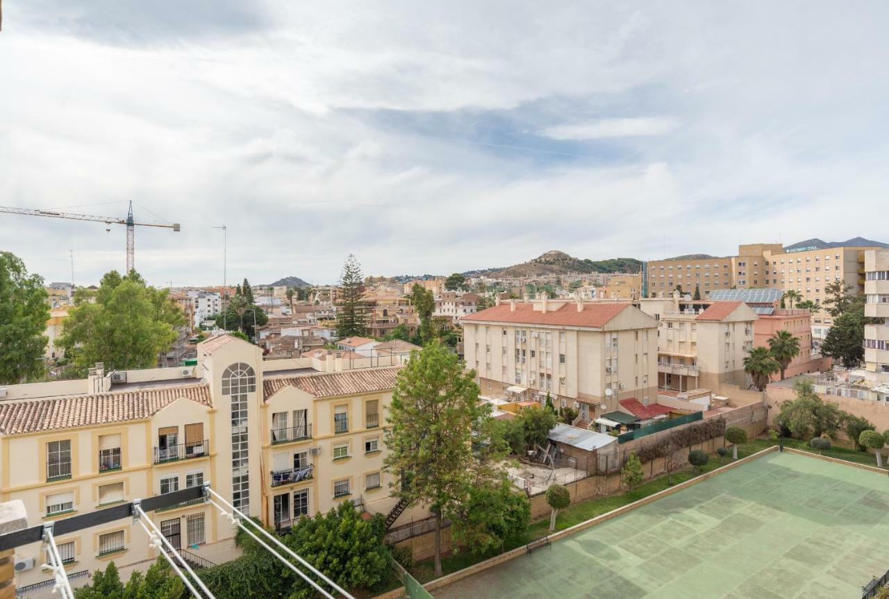 Stunning Spacious City Apartment With Free Parking Малага Екстер'єр фото