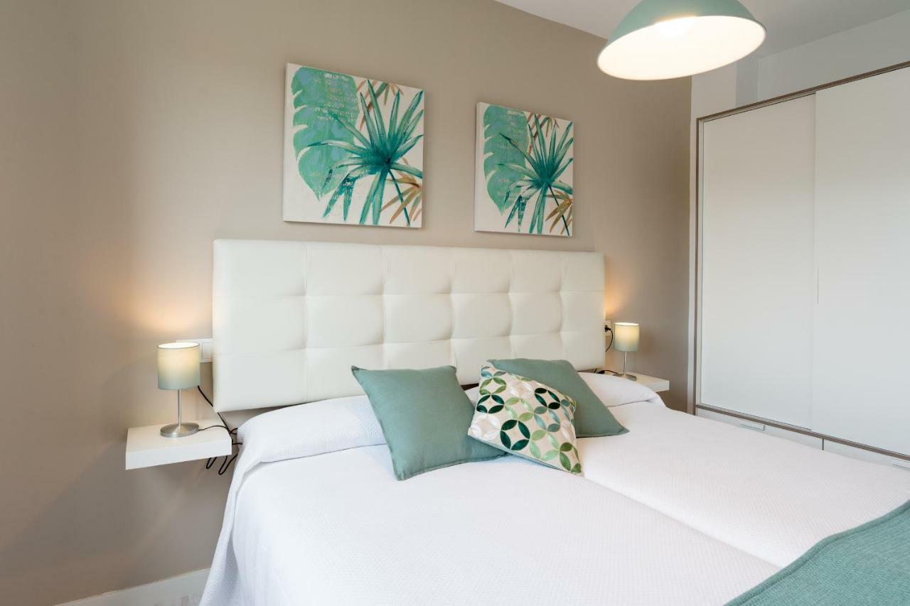 Stunning Spacious City Apartment With Free Parking Малага Екстер'єр фото