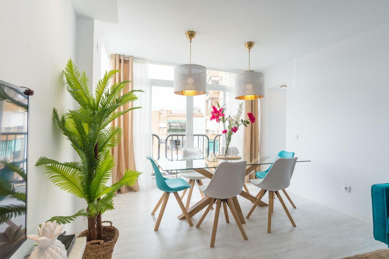 Stunning Spacious City Apartment With Free Parking Малага Екстер'єр фото