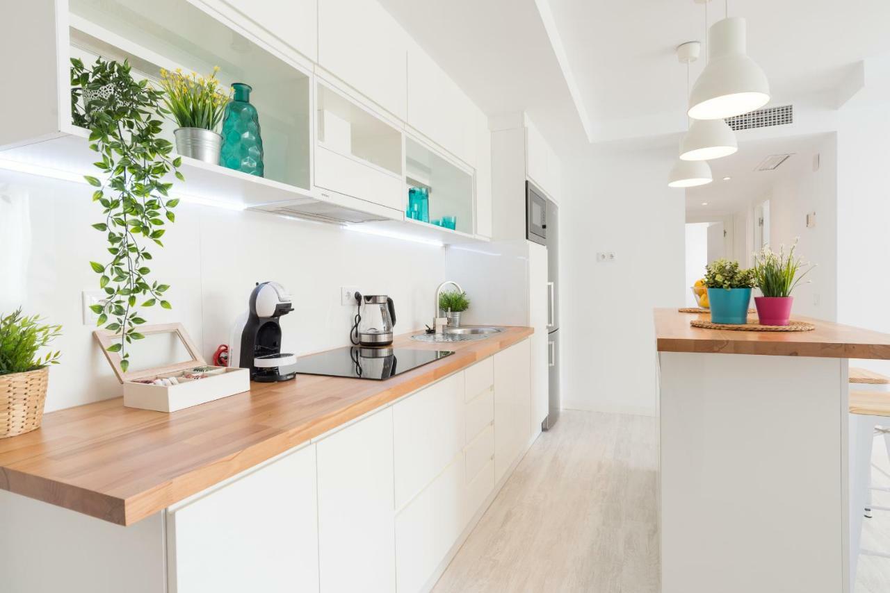 Stunning Spacious City Apartment With Free Parking Малага Екстер'єр фото