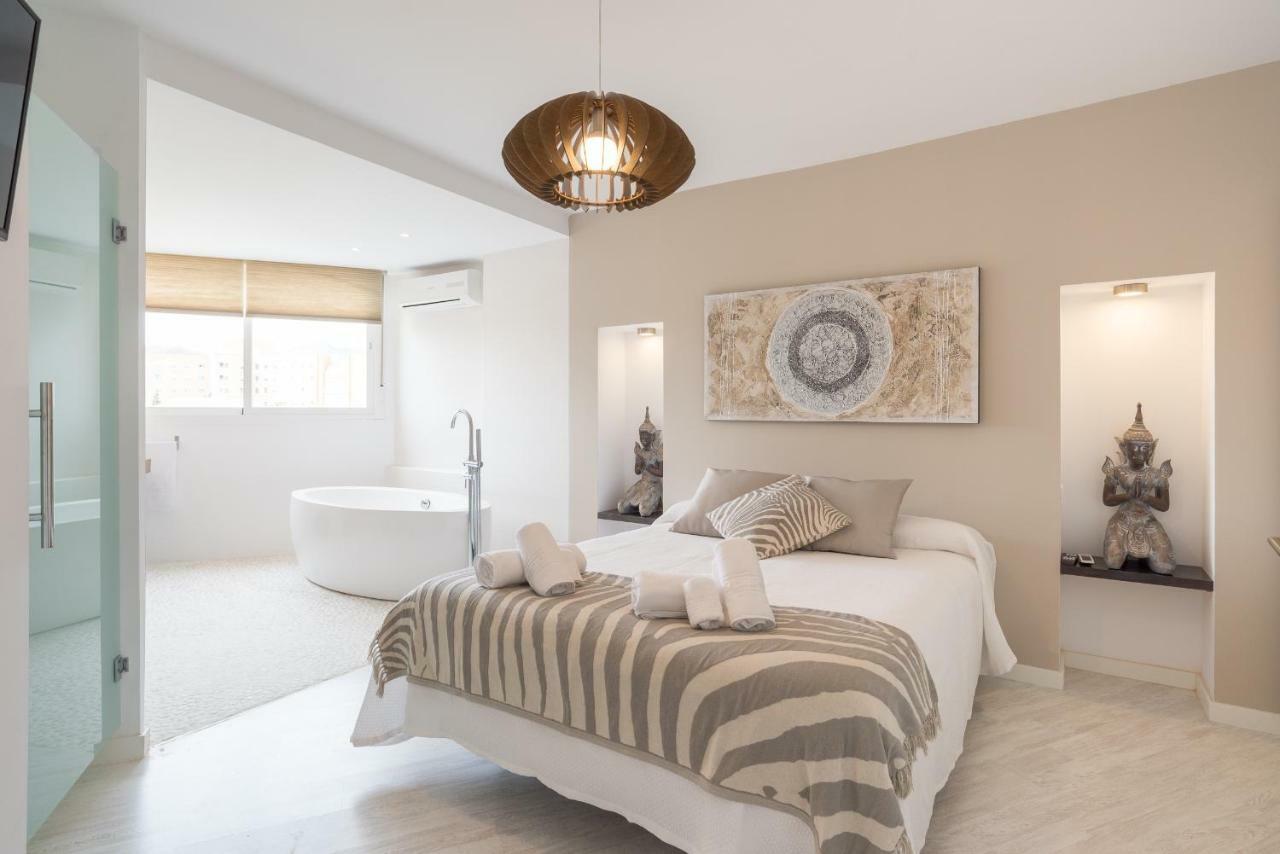 Stunning Spacious City Apartment With Free Parking Малага Екстер'єр фото
